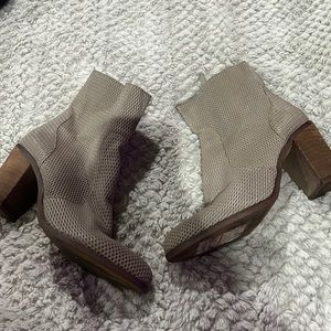 Hinge booties 7.5 Beautiful 😻